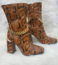 Load image into Gallery viewer, Tamed Snakeskin Boots